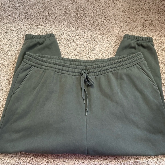 FABLETICS size 4X Cozy Forest Green Fleece Lined "On the Go" Sweatpants - Picture 2 of 4
